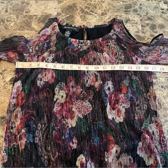 INC International Concepts Cold Shoulder Floral Top w/ Metallic Lining - Picture 3 of 12